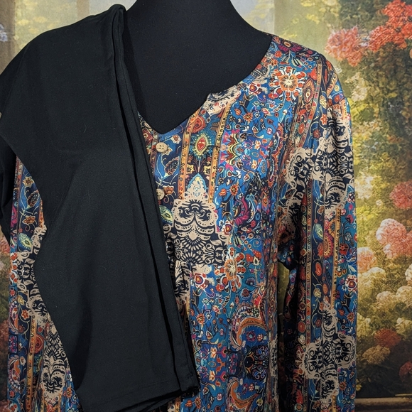 Great Christmas Gift Tunic top pair of leggings Necklace plus Earrings all NWOT - Picture 8 of 9